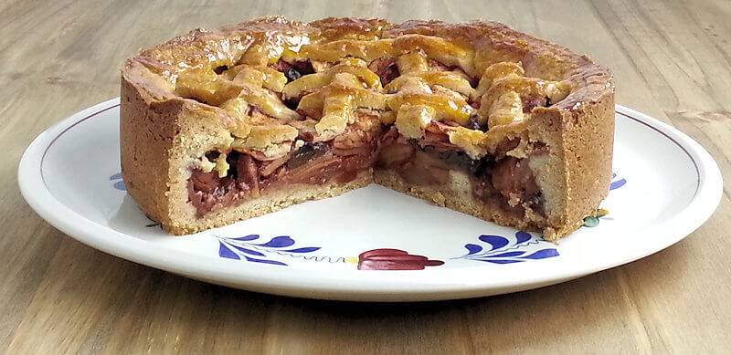 Cut Dutch apple pie