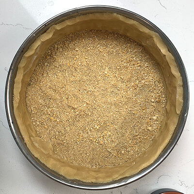 Step 5 - Grind the graham crackers or cookies into crumbs, using a rolling pin or a meat tenderizer. Cover the bottom with the cookie crumbs.
