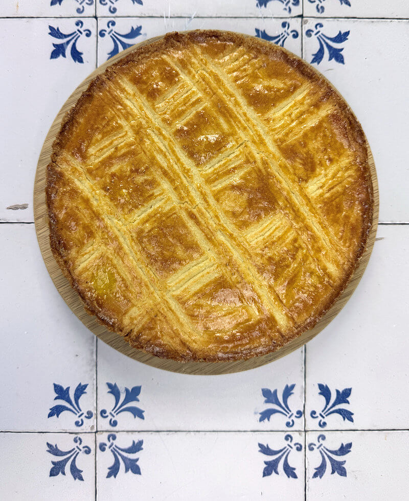 Round boterkoek, baked and uncut