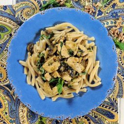 Pasta with Chicken, Mushroom & Walnuts