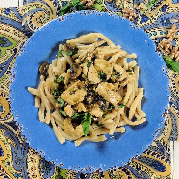 Pasta with Chicken, Mushroom & Walnuts