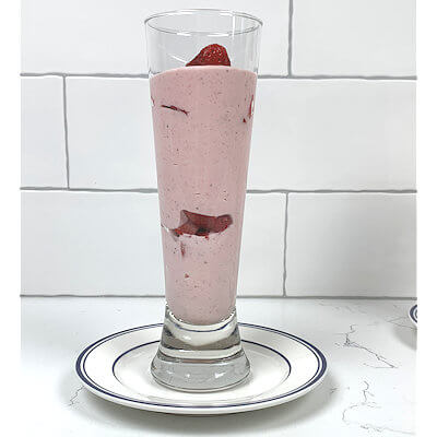 Step 3 - Divide Strawberry mousse of glasses