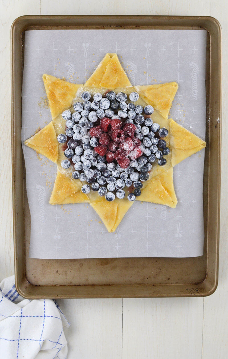 Unbaked Blueberry Raspberry Star Pie