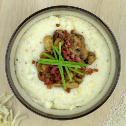 https://www.agourmetfoodblog.com/gruyere-grits-with-mushrooms-and-bacon/
