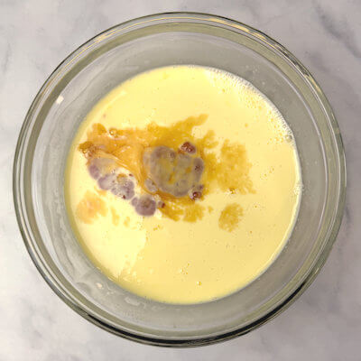 Step 3 - In a bowl, mix together milk, cream and eggs. Add vanilla extract and mix again.