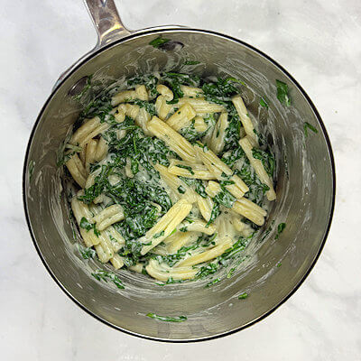 Step 4 - Drain the pasta and keep 1/3 cup of cooking water. Return the pasta to the pot, add the arugula, the goat cheese mixture and the pasta water and mix until the sauce clings to the pasta and a the arugula starts to welt. Add salt and pepper to taste.