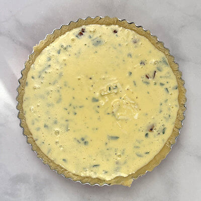 Step 6 - Pour milk/creme/cheese mixture in the quiche-form.