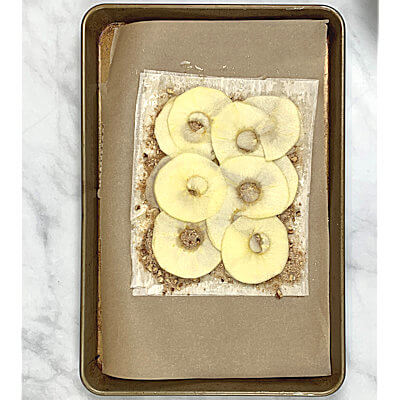 Step 4 - Cover with two layers of apple slices.