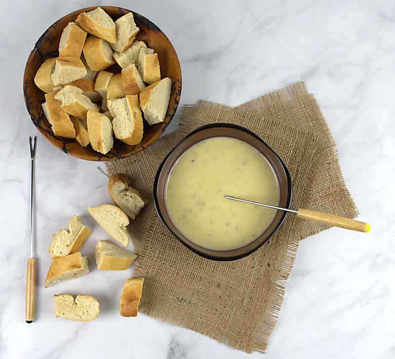 Aplpine & Blue Cheese Fondue with bread - top down