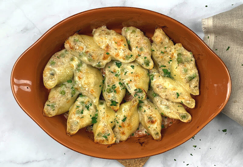 Dish with No-Tomato Sauce Stuffed Pasta Shells