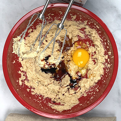 Step 2 - Add whole egg, vanilla extract and molasses and beat again, until combined.