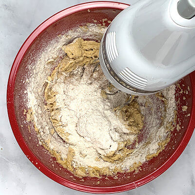 Step 3 - Mix dry ingredients: flour, cinnamon, baking soda and salt, and transfer this to the bowl and mix to combine on low speed.