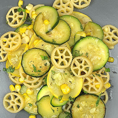 Step 3 - Garnish with finely chopped tarragon and mint and divide over 2 plates or bowls.