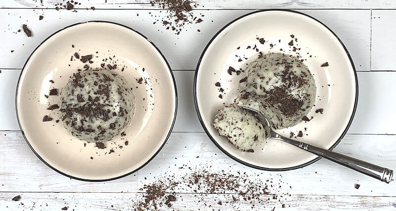 Two plates with Stracciatella Panna Cotta
