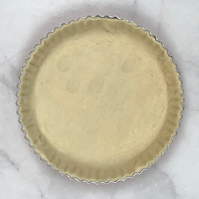 Step 1 - Place the pie crust in a 6-inch tart form. 