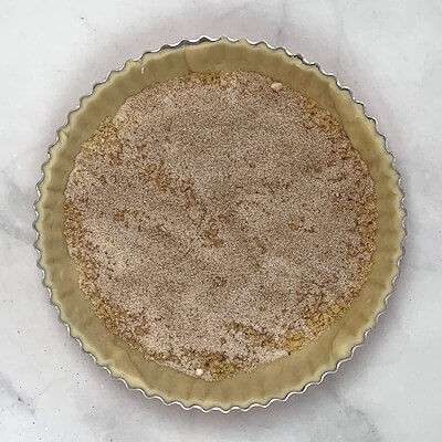 Step 4 - Mix the granulated sugar with the cinnamon and sprinkle this over the ground walnuts.