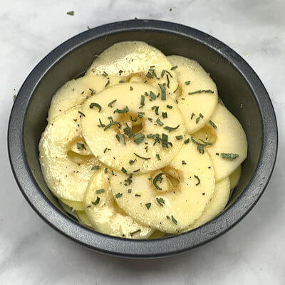 Step 5 - Sprinkle the apple layer with finely chopped sage.
