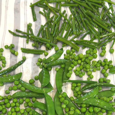 Step 4 - Drain the veggies from the ice bath and pat them dry gently with a towel. Make sure not to forget this step, the dressing will not cling to wet vegetables. Keep the water.