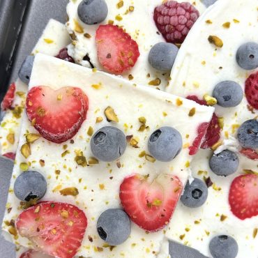 Frozen Yogurt Berry Bark