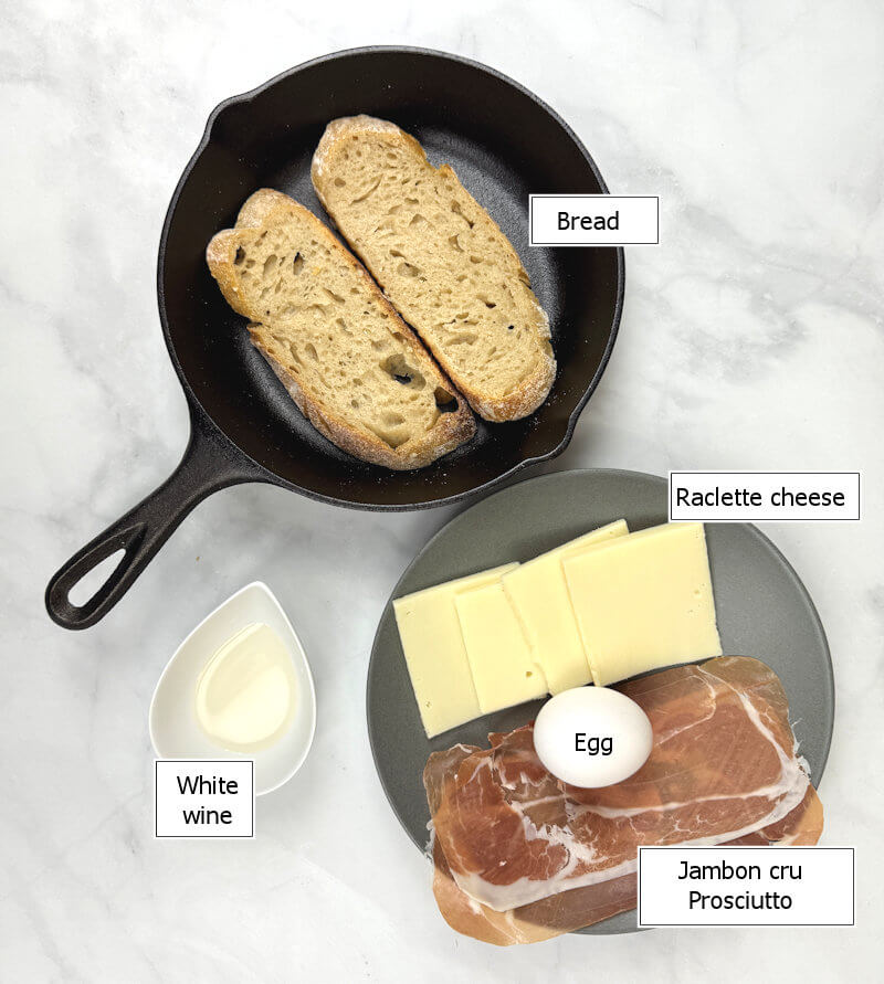 Key ingredients to make croute au fromage