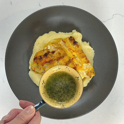 Step 5 - Melt the garlic butter and pour it over the fish.