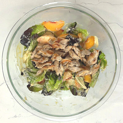 Step 5 - Add the sautéed chicken and mix again, so the dressing is well distributed over the entire salad.